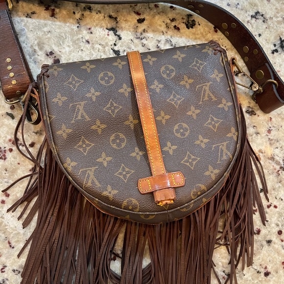 Vintage Louis Vuitton Crossbody - Picture 3 of 8